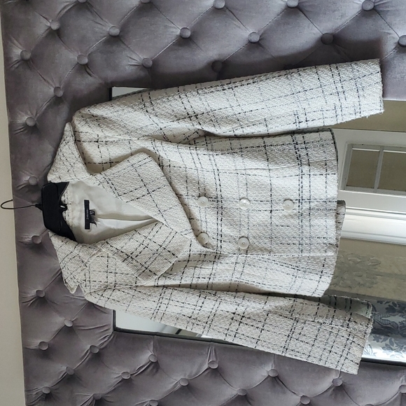 Zara Jackets & Blazers - White patterned Zara blazer. Size 4.